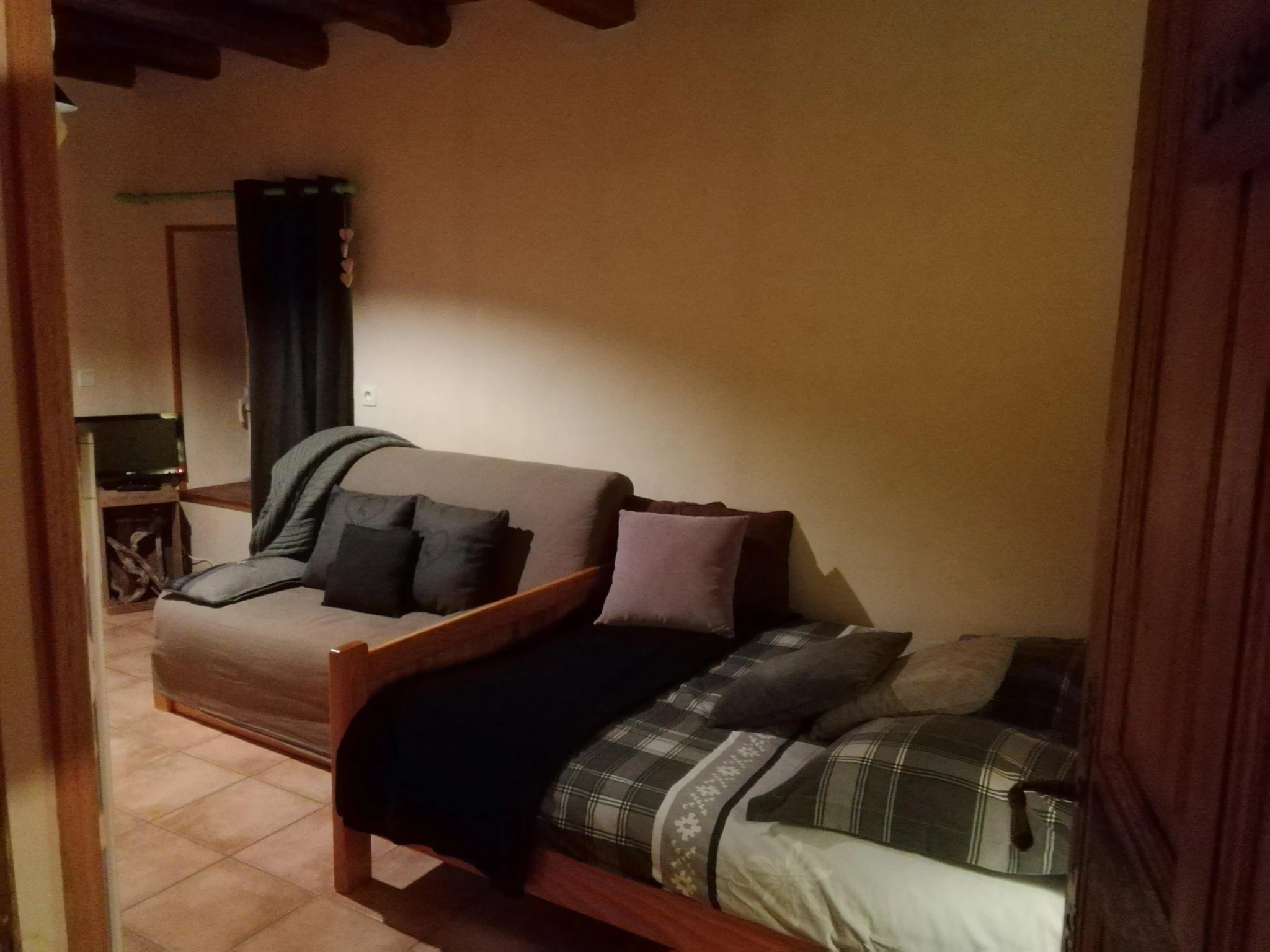Studio-Appartement-Salle de bain-Vue sur Jardin-LE SULIT